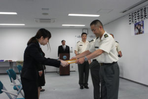 一等陸佐の小薗井様より表彰いただきました